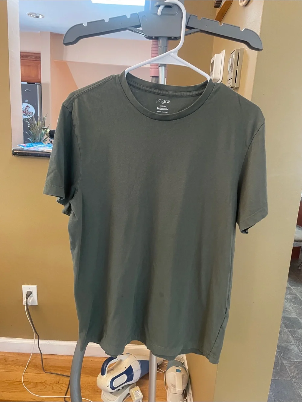 J. Crew Men's Short Sleeve Crewneck T-Shirt in Olive, Sz M